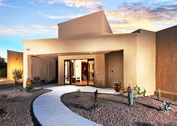 Choosing the Right Assisted Living Facility in Tucson: A Checklist for Family Members